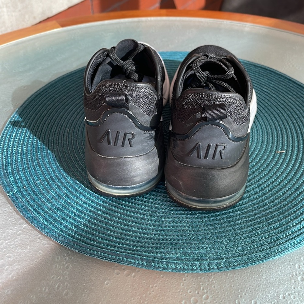 Nike AIR MAX Black and White Sneakers size 6. EUC - Picture 4 of 5